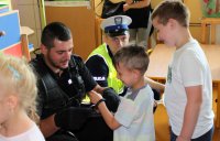 Policjanci z Żor podczas spotkania w przedszkolu