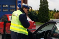 Policjanci z Żor zachęcają do noszenia odblasków