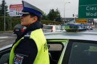 Policjanci z Żor dbają o bezpieczeństwo odwiedzających groby bliskich