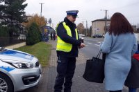 Policjanci z Żor zachęcają do noszenia odblasków