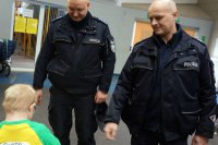 Policjanci kibicują uczestnikom Olimpiady Specjalnej w Żorach