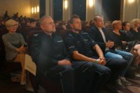Komendant Miejski Policji w Żorach i zaproszeni goście podczas XI Przeglądu Teatrów Profilaktycznych