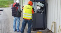 Policjanci z żorskiej grupy dochodzeniowo-śledczej przy wysadzonym bankomacie