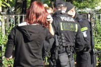 Policjanci kontrolują miejsca grupowania się młodzieży