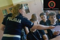 Policjantki na spotkaniu z młodzieżą w CKZiU w Żorach