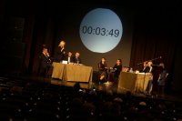 Jolanta Hrycak podczas debaty oksfordzkiej wygłasza mowę